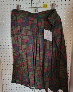 Lularoe NWT size 3XL‎ knee length skirt